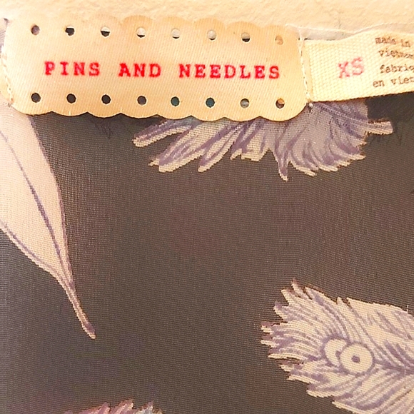 Pins and Needles sheer feather pattern tank - XS - Picture 4 of 7